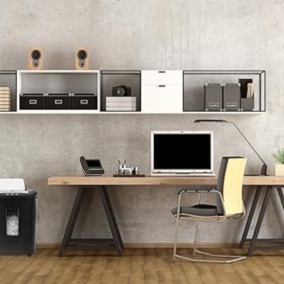 Royal Sovereign 150 Sheet Auto Feed Micro-Cut Shredder - Picture 3 of 3